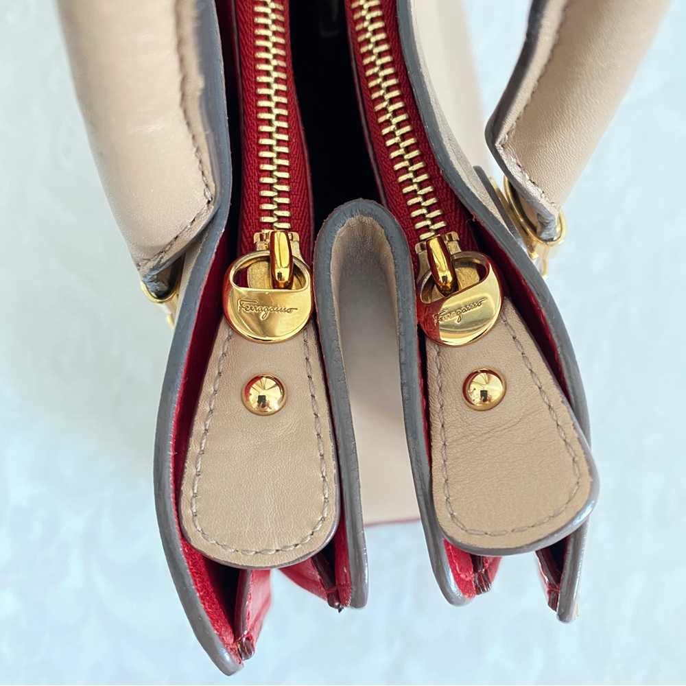 Salvatore Ferragamore beige organizer tote bag - Picture 12 of 16